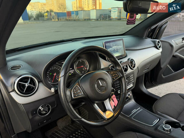 Черный Мерседес Б-класс, объемом двигателя 0 л и пробегом 88 тыс. км за 8750 $, фото 31 на Automoto.ua