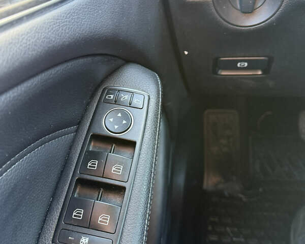 Черный Мерседес Б-класс, объемом двигателя 0 л и пробегом 120 тыс. км за 9499 $, фото 24 на Automoto.ua