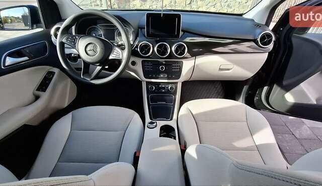 Черный Мерседес Б-класс, объемом двигателя 0 л и пробегом 140 тыс. км за 8799 $, фото 11 на Automoto.ua