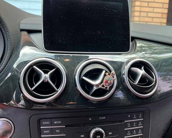 Чорний Мерседес Б-клас, об'ємом двигуна 0 л та пробігом 193 тис. км за 10500 $, фото 7 на Automoto.ua