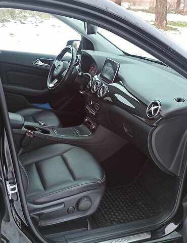 Черный Мерседес Б-класс, объемом двигателя 0 л и пробегом 105 тыс. км за 11500 $, фото 14 на Automoto.ua