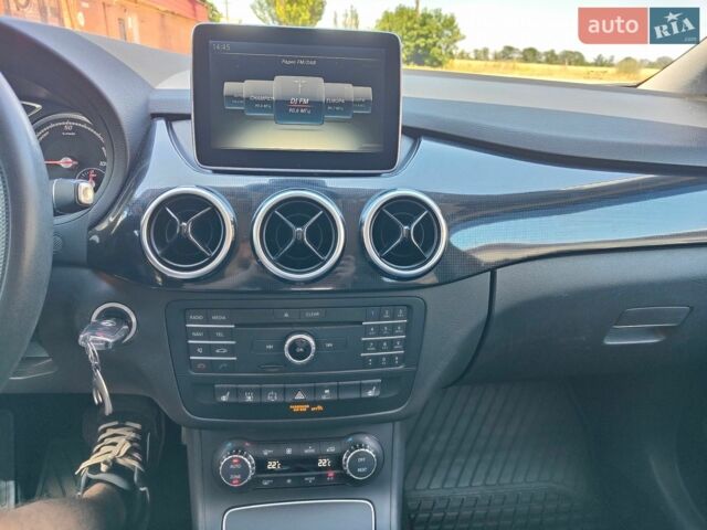 Черный Мерседес Б-класс, объемом двигателя 0 л и пробегом 187 тыс. км за 8150 $, фото 5 на Automoto.ua