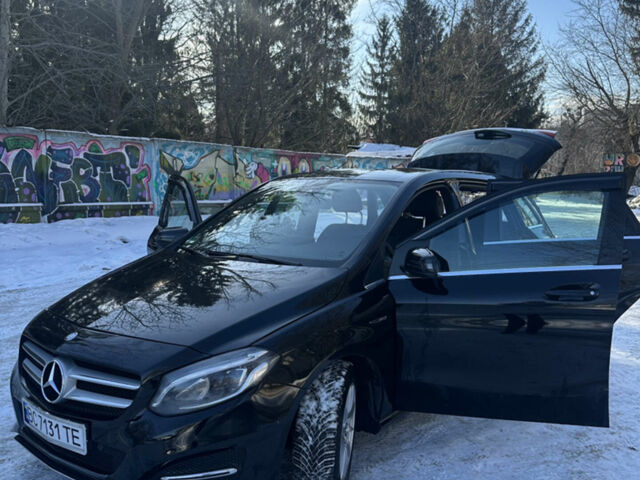 Чорний Мерседес Б-клас, об'ємом двигуна 1.46 л та пробігом 212 тис. км за 13500 $, фото 9 на Automoto.ua