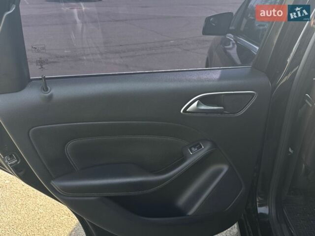 Черный Мерседес Б-класс, объемом двигателя 0 л и пробегом 100 тыс. км за 9000 $, фото 26 на Automoto.ua