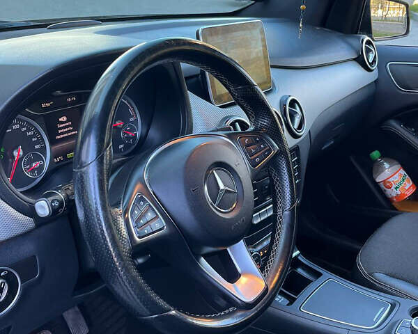 Чорний Мерседес Б-клас, об'ємом двигуна 0 л та пробігом 140 тис. км за 8499 $, фото 17 на Automoto.ua