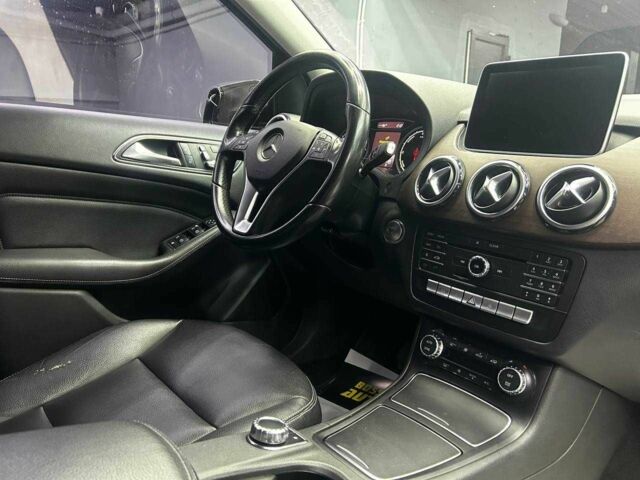 Черный Мерседес Б-класс, объемом двигателя 0 л и пробегом 116 тыс. км за 10300 $, фото 20 на Automoto.ua