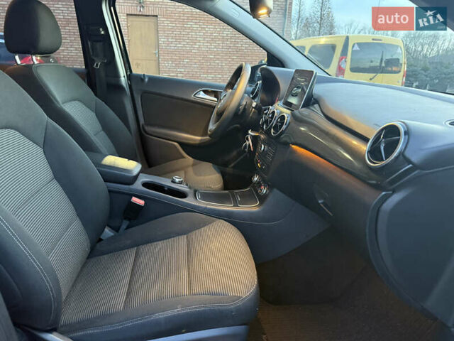 Чорний Мерседес Б-клас, об'ємом двигуна 0 л та пробігом 80 тис. км за 9300 $, фото 7 на Automoto.ua