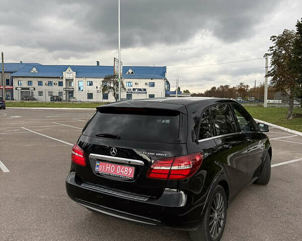 Мерседес Б-клас 2015 у Житомирі на Automoto.ua Чорний Мерседес Б-клас, об'ємом двигуна 0 л та пробігом 120 тис. км за 10200 $, фото 7 на Automoto.ua