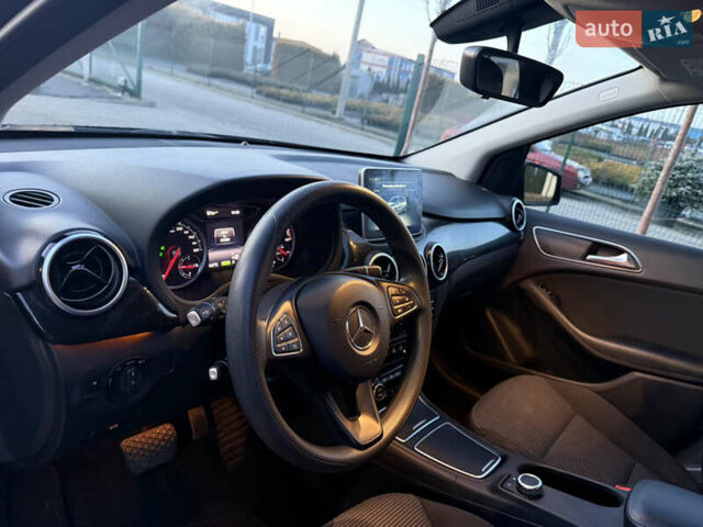 Чорний Мерседес Б-клас, об'ємом двигуна 0 л та пробігом 80 тис. км за 9300 $, фото 5 на Automoto.ua