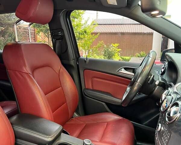 Чорний Мерседес Б-клас, об'ємом двигуна 0 л та пробігом 193 тис. км за 10500 $, фото 5 на Automoto.ua