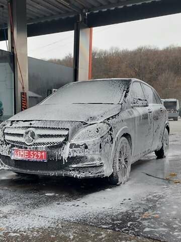 Черный Мерседес Б-класс, объемом двигателя 0 л и пробегом 122 тыс. км за 12291 $, фото 11 на Automoto.ua