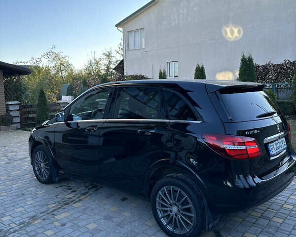 Черный Мерседес Б-класс, объемом двигателя 0 л и пробегом 90 тыс. км за 10900 $, фото 4 на Automoto.ua