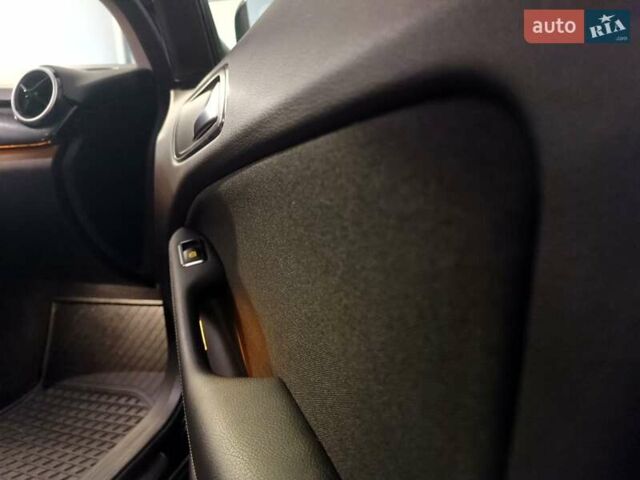 Чорний Мерседес Б-клас, об'ємом двигуна 0 л та пробігом 76 тис. км за 9999 $, фото 58 на Automoto.ua