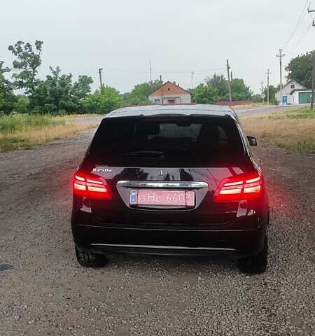 Чорний Мерседес Б-клас, об'ємом двигуна 0 л та пробігом 130 тис. км за 10950 $, фото 12 на Automoto.ua