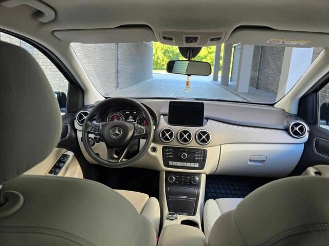 Черный Мерседес Б-класс, объемом двигателя 2.2 л и пробегом 105 тыс. км за 14099 $, фото 7 на Automoto.ua