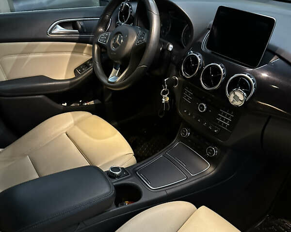 Черный Мерседес Б-класс, объемом двигателя 0 л и пробегом 100 тыс. км за 12700 $, фото 5 на Automoto.ua