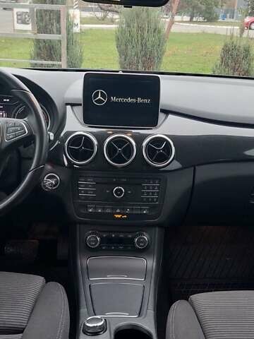 Черный Мерседес Б-класс, объемом двигателя 0 л и пробегом 122 тыс. км за 12291 $, фото 3 на Automoto.ua