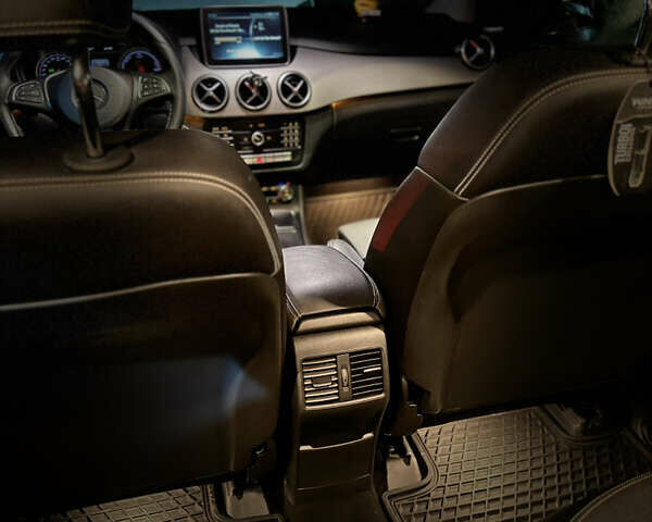 Чорний Мерседес Б-клас, об'ємом двигуна 0 л та пробігом 102 тис. км за 11000 $, фото 4 на Automoto.ua