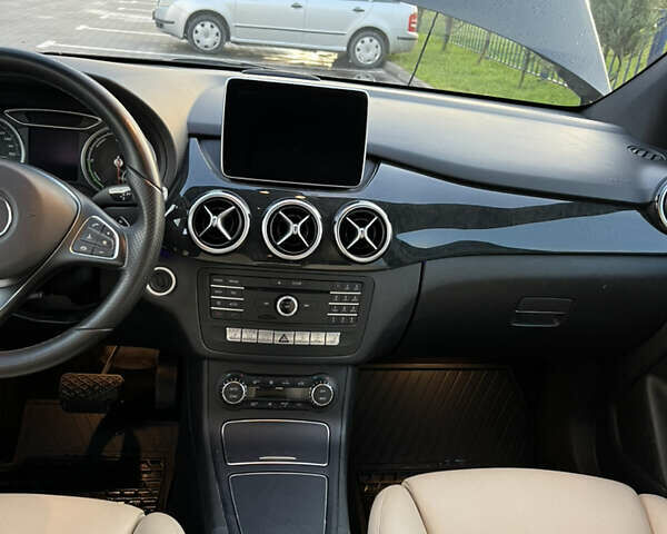 Мерседес Б-класс 2016 в Львове на Automoto.ua Черный Мерседес Б-класс, объемом двигателя 0 л и пробегом 76 тыс. км за 10800 $, фото 15 на Automoto.ua