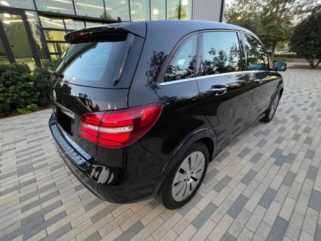 Черный Мерседес Б-класс, объемом двигателя 0 л и пробегом 76 тыс. км за 3500 $, фото 4 на Automoto.ua