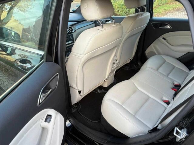 Черный Мерседес Б-класс, объемом двигателя 0 л и пробегом 132 тыс. км за 7500 $, фото 11 на Automoto.ua