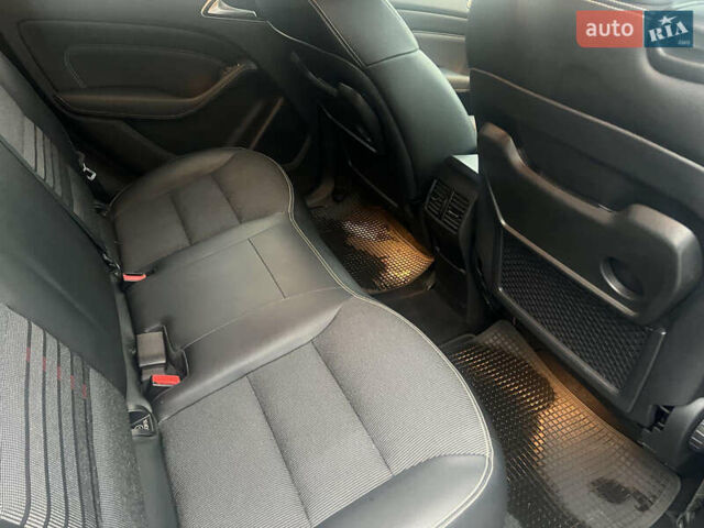 Черный Мерседес Б-класс, объемом двигателя 0 л и пробегом 39 тыс. км за 11000 $, фото 9 на Automoto.ua