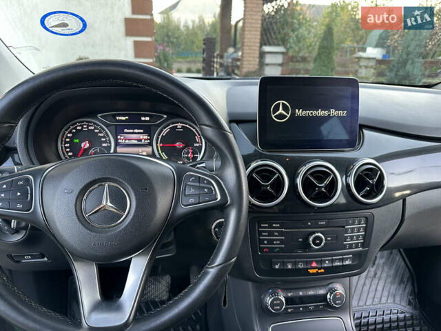 Черный Мерседес Б-класс, объемом двигателя 0 л и пробегом 90 тыс. км за 10900 $, фото 14 на Automoto.ua