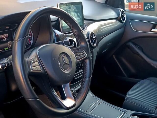 Чорний Мерседес Б-клас, об'ємом двигуна 0 л та пробігом 76 тис. км за 9999 $, фото 39 на Automoto.ua