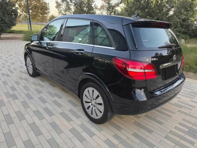 Черный Мерседес Б-класс, объемом двигателя 0 л и пробегом 76 тыс. км за 3500 $, фото 6 на Automoto.ua