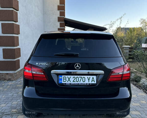 Черный Мерседес Б-класс, объемом двигателя 0 л и пробегом 90 тыс. км за 10900 $, фото 5 на Automoto.ua