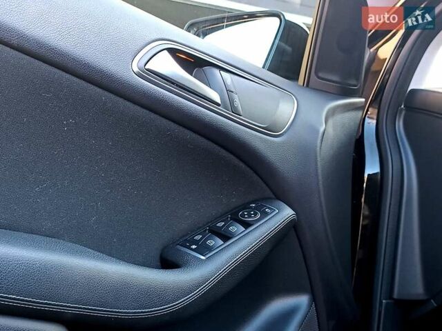 Чорний Мерседес Б-клас, об'ємом двигуна 0 л та пробігом 76 тис. км за 9999 $, фото 42 на Automoto.ua