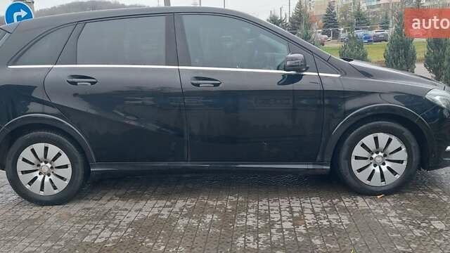 Черный Мерседес Б-класс, объемом двигателя 0 л и пробегом 122 тыс. км за 12291 $, фото 13 на Automoto.ua