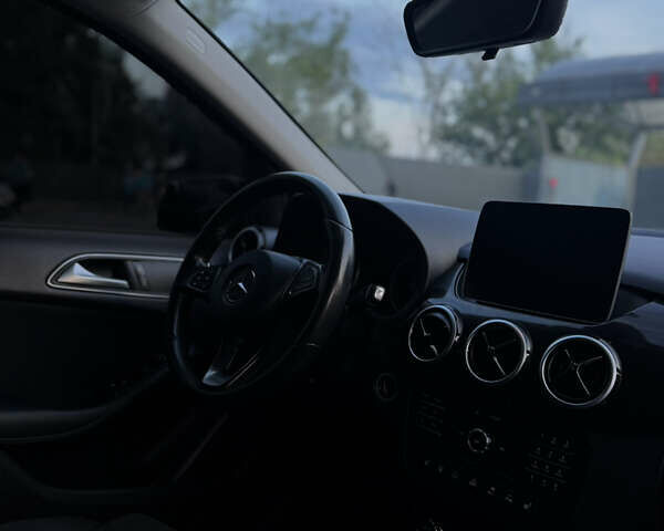 Чорний Мерседес Б-клас, об'ємом двигуна 0 л та пробігом 147 тис. км за 11500 $, фото 11 на Automoto.ua