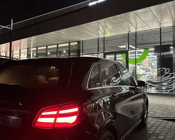 Черный Мерседес Б-класс, объемом двигателя 0 л и пробегом 100 тыс. км за 12700 $, фото 13 на Automoto.ua