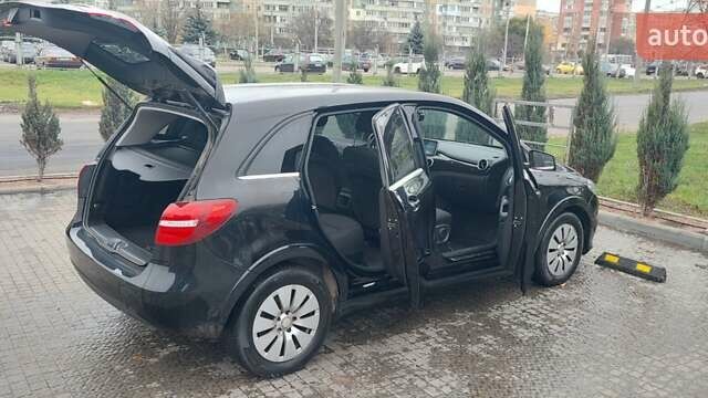 Черный Мерседес Б-класс, объемом двигателя 0 л и пробегом 122 тыс. км за 12291 $, фото 18 на Automoto.ua