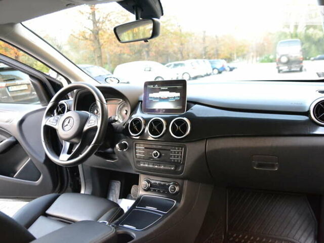 Черный Мерседес Б-класс, объемом двигателя 0 л и пробегом 127 тыс. км за 14000 $, фото 7 на Automoto.ua