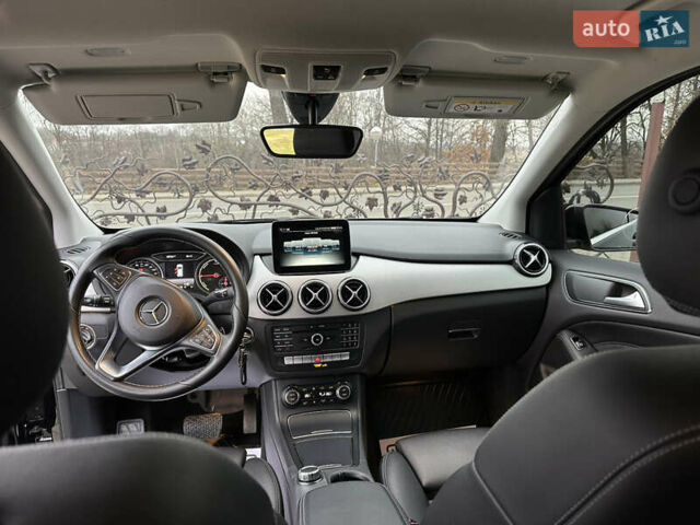 Черный Мерседес Б-класс, объемом двигателя 0 л и пробегом 72 тыс. км за 10550 $, фото 51 на Automoto.ua