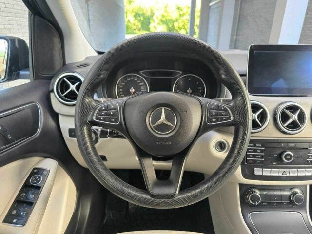 Черный Мерседес Б-класс, объемом двигателя 2.2 л и пробегом 105 тыс. км за 14099 $, фото 13 на Automoto.ua