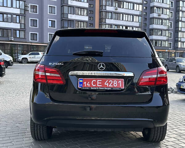 Чорний Мерседес Б-клас, об'ємом двигуна 0 л та пробігом 124 тис. км за 10300 $, фото 7 на Automoto.ua