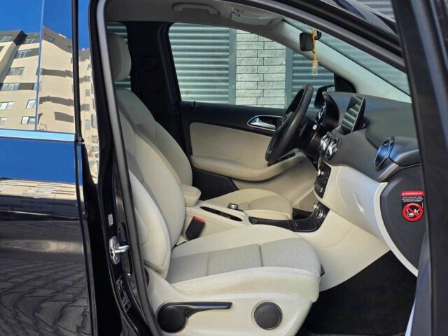 Черный Мерседес Б-класс, объемом двигателя 2.2 л и пробегом 105 тыс. км за 14099 $, фото 3 на Automoto.ua