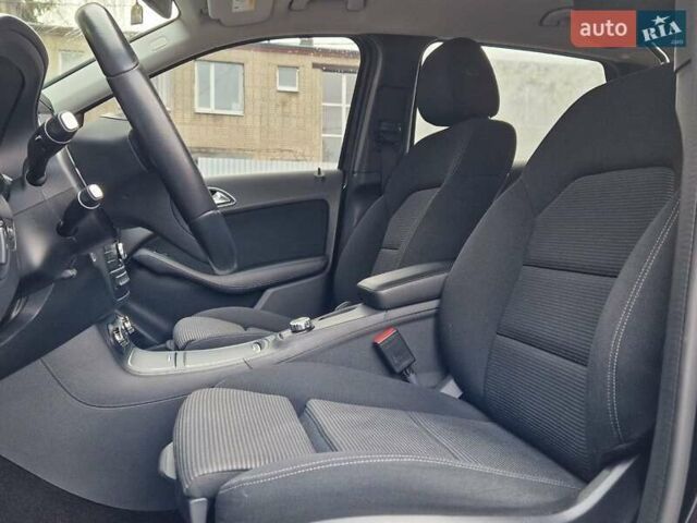 Чорний Мерседес Б-клас, об'ємом двигуна 0 л та пробігом 100 тис. км за 10700 $, фото 20 на Automoto.ua