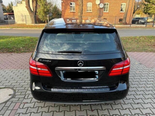 Черный Мерседес Б-класс, объемом двигателя 0 л и пробегом 132 тыс. км за 7500 $, фото 5 на Automoto.ua