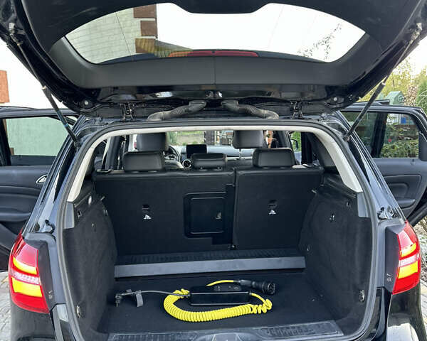 Черный Мерседес Б-класс, объемом двигателя 0 л и пробегом 90 тыс. км за 10900 $, фото 11 на Automoto.ua