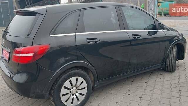 Черный Мерседес Б-класс, объемом двигателя 0 л и пробегом 122 тыс. км за 12291 $, фото 1 на Automoto.ua