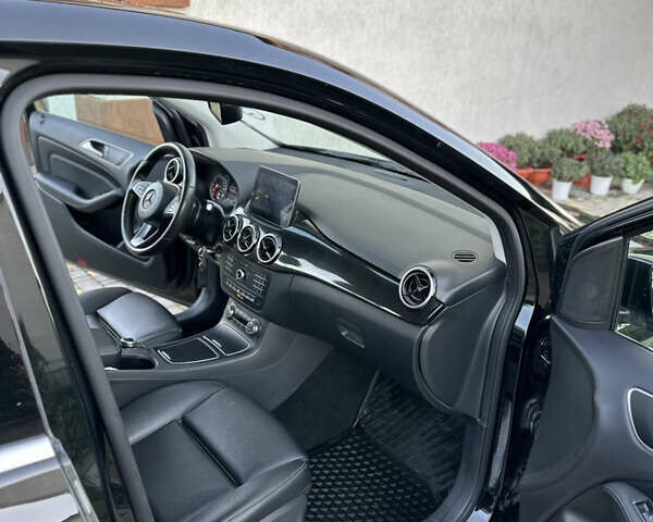 Черный Мерседес Б-класс, объемом двигателя 0 л и пробегом 90 тыс. км за 10900 $, фото 13 на Automoto.ua