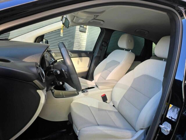 Черный Мерседес Б-класс, объемом двигателя 2.2 л и пробегом 105 тыс. км за 14099 $, фото 9 на Automoto.ua