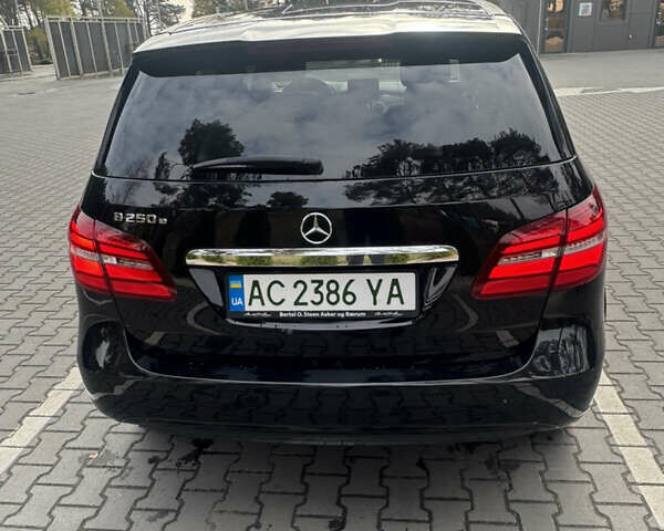 Чорний Мерседес Б-клас, об'ємом двигуна 0 л та пробігом 157 тис. км за 8600 $, фото 4 на Automoto.ua