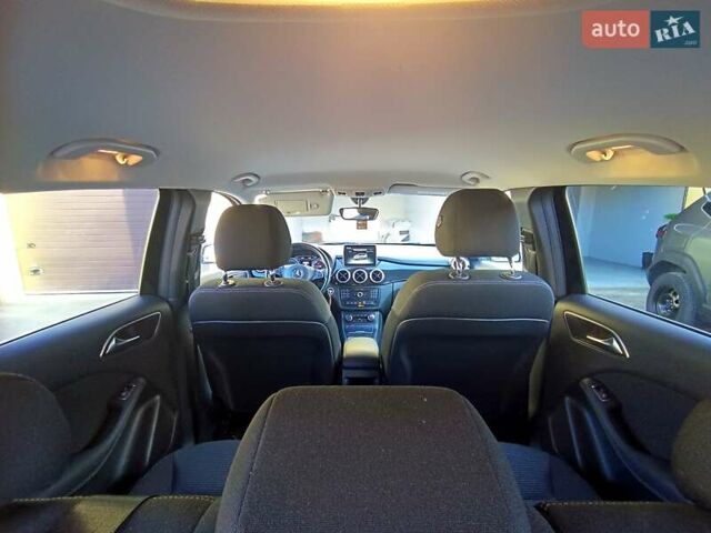 Чорний Мерседес Б-клас, об'ємом двигуна 0 л та пробігом 76 тис. км за 9999 $, фото 56 на Automoto.ua