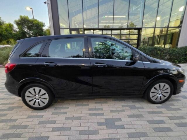 Черный Мерседес Б-класс, объемом двигателя 0 л и пробегом 76 тыс. км за 9800 $, фото 6 на Automoto.ua