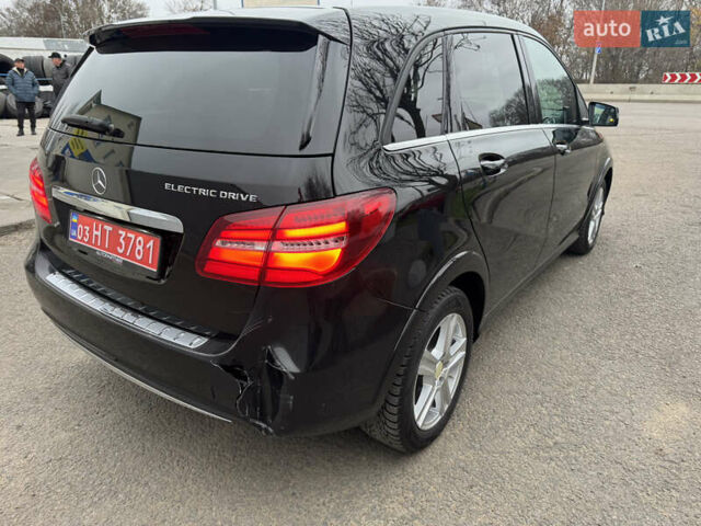 Черный Мерседес Б-класс, объемом двигателя 0 л и пробегом 39 тыс. км за 11000 $, фото 5 на Automoto.ua